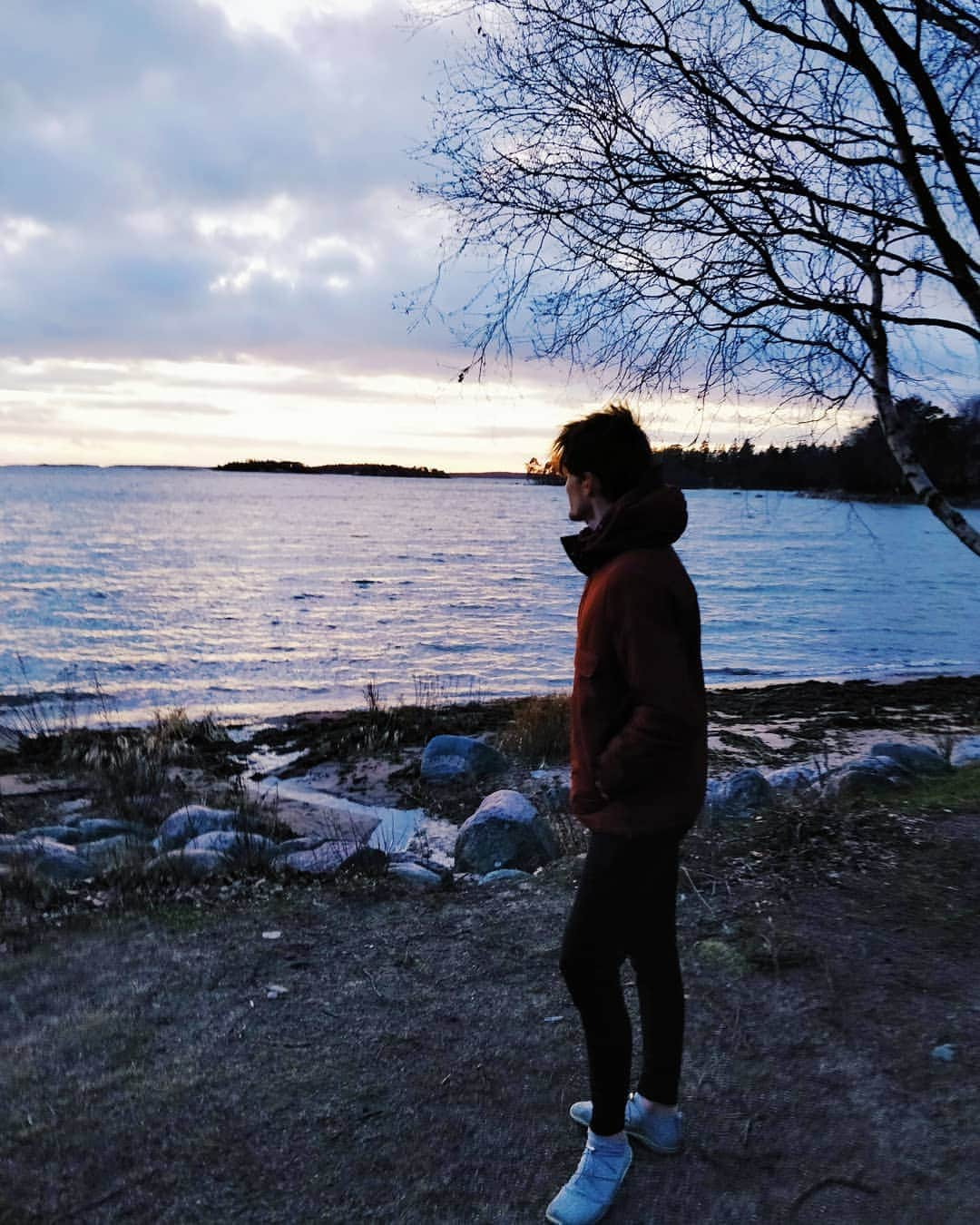 Jussiville JV Partanenのインスタグラム：「2020 let's do it! 💪 ~~ #2020 #weekend #lauttasaari #laru #helsinki #athlete #icedance #sports #vivobarefoot #vivokauppa #pullandbear」