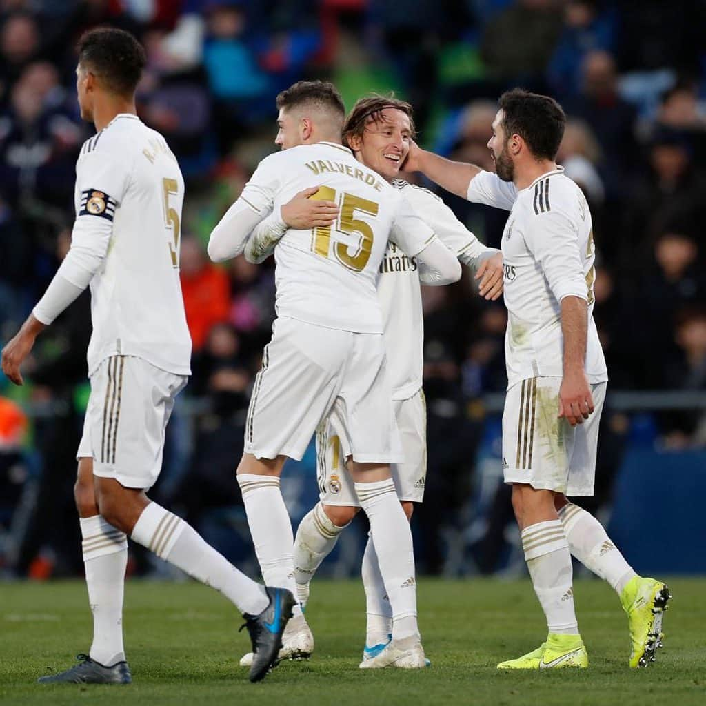 ルカ・モドリッチさんのインスタグラム写真 - (ルカ・モドリッチInstagram)「Victoria y gol. 🙏🏻Buena forma de empezar el año. Looking forward to 2020. ⚽💪 #HalaMadrid」1月5日 3時46分 - lukamodric10