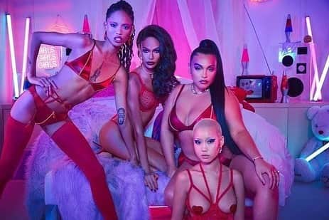 Vogue Runwayさんのインスタグラム写真 - (Vogue RunwayInstagram)「@badgalriri teamed up with designer @adamselman on a new capsule collection of red and black lingerie for @savagexfenty. According to Selman, lingerie is "supposed to empower and embolden," a statement which was perfectly captured in the collection's fierce lookbook featuring @adesuwa, @joansmalls, @palomija, and @fiffanyluu. Click the link in our bio to read more from Selman on why the capsule "ended up the perfect balance of sweet, savory, and super sexy."」1月5日 4時08分 - voguerunway