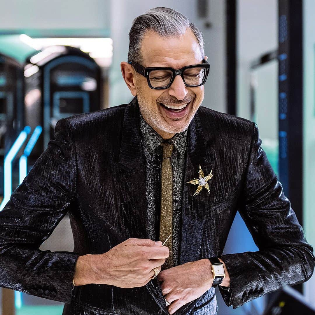 ティファニーさんのインスタグラム写真 - (ティファニーInstagram)「@JeffGoldblum is all smiles for what's coming next. January 6th is your last chance to visit the Tiffany Men's Pop-Up Shop @ 6 East 57th Street, but stay tuned for what's taking its place. #Tiffany #TiffanyAndCo #TiffanyMens」1月5日 4時00分 - tiffanyandco