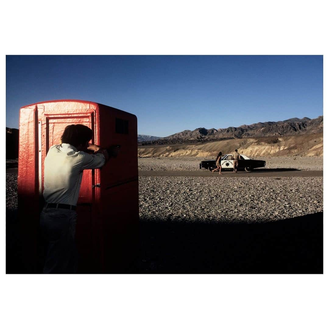 Magnum Photosさんのインスタグラム写真 - (Magnum PhotosInstagram)「"Rather than hone in solely on 'Zabriskie Point'’s most cinematic moments, Davidson quietly engages himself in conveying his own behind-the-scenes take on the filmmaking process" - @daisyaecw . In July of 1968, Italian director Michelangelo Antonioni invited @brucedavidsonphoto to Los Angeles to shoot the making of 'Zabriskie Point,' his first (and only) film to be made in America. The film - a study of youth counterculture -was widely panned by both critics and the general public when it was released in 1970, but today it has been reappraised as a cult classic. . See @brucedavidsonphoto's images taken behind the scenes of the film on magnumphotos.com today. Link in bio. . PHOTO: During the filming of "Zabriskie Point," directed by Michelango Antonioni. California. USA. 1968. . © @brucedavidsonphoto/#MagnumPhotos . #MagnumOnSet #ZabriskiePoint #cinema #BruceDavidson #Antonioni」1月5日 4時00分 - magnumphotos