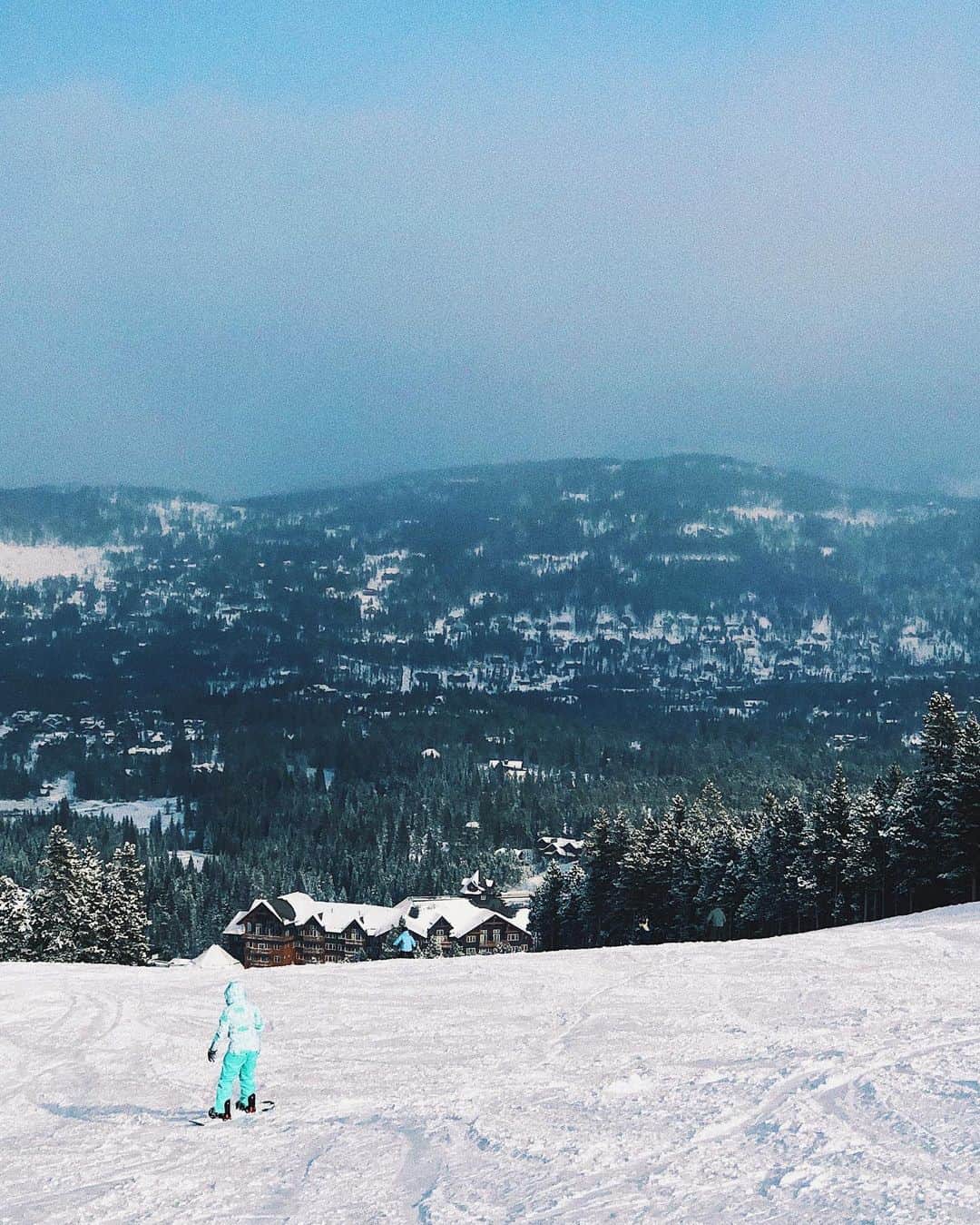 トーライ・ケリーのインスタグラム：「cool way to kick off the new year😍❄️ feeling thankful & hyped for 2020✨」