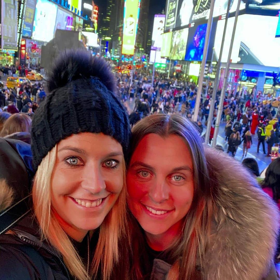 レナ・ゲースリンクさんのインスタグラム写真 - (レナ・ゲースリンクInstagram)「Times Square 🗽🍩 🇺🇸 #timesquare #usa #goodtimes #vacation #happy #aboutyesterday」1月5日 4時57分 - lena_goessling