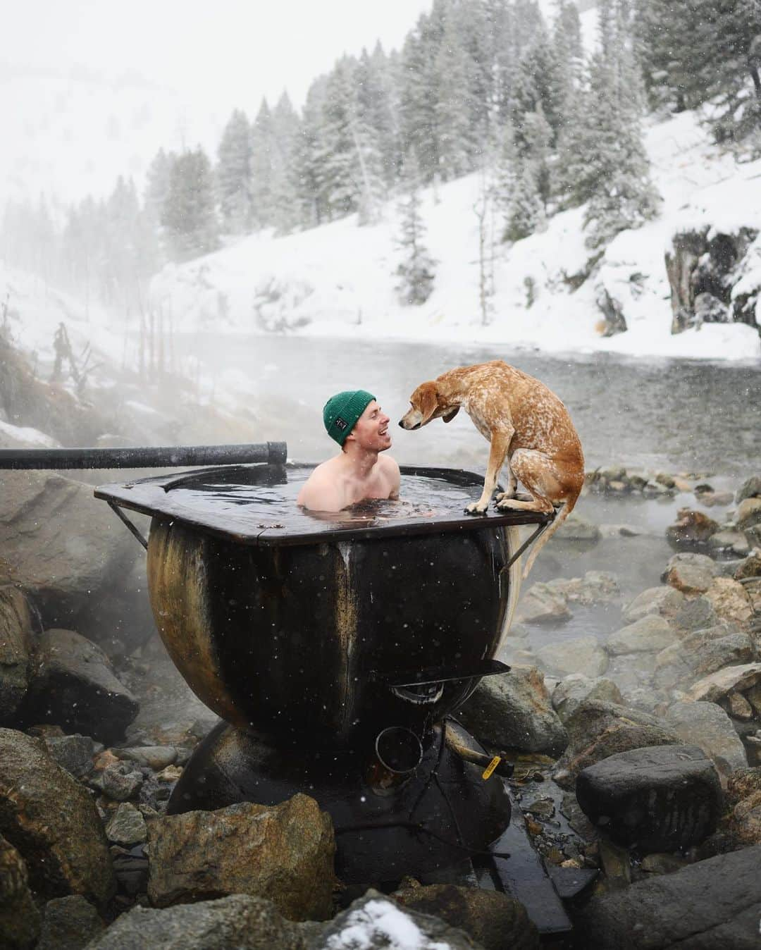 マディさんのインスタグラム写真 - (マディInstagram)「One of my favorite hot springs and states ever, feels like a good start to 2020 ❤️」1月5日 5時46分 - thiswildidea