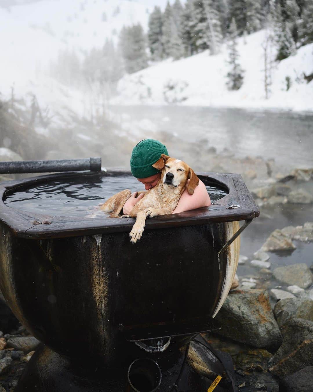 マディのインスタグラム：「One of my favorite hot springs and states ever, feels like a good start to 2020 ❤️」