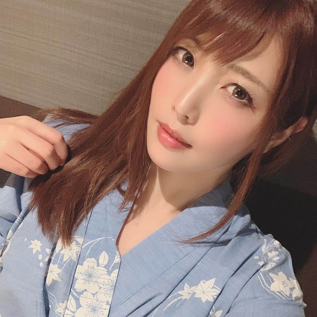 新村あかりのインスタグラム：「かに食べに来たーー！ 窓からの景色も最高よ🙋‍♀️💖 #京都 #丹後市 #かに #蟹 #おいちい」
