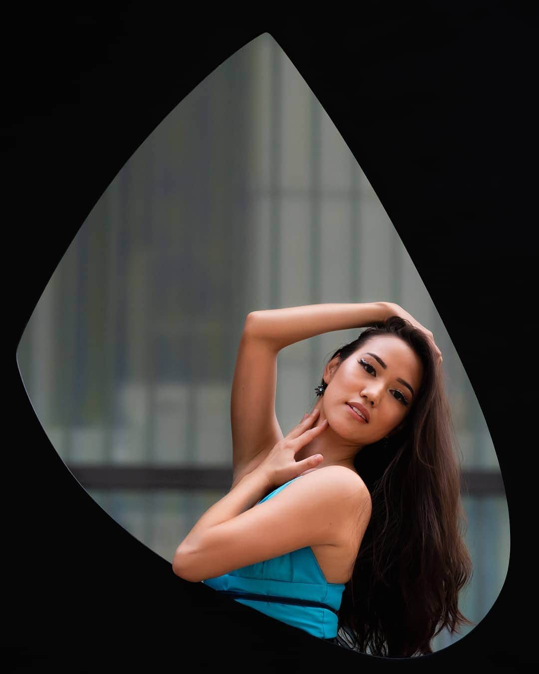 Lily Saito (齊藤莉理)のインスタグラム：「Was a short stay in my home town but I'll be back before you know it 😉 #NYCisWhereMyHeartIs 💙 |📸 @lekstudios | |💄 @karats.bychloe | |👗 @meredithcgill | Picture published on @pictonmag」
