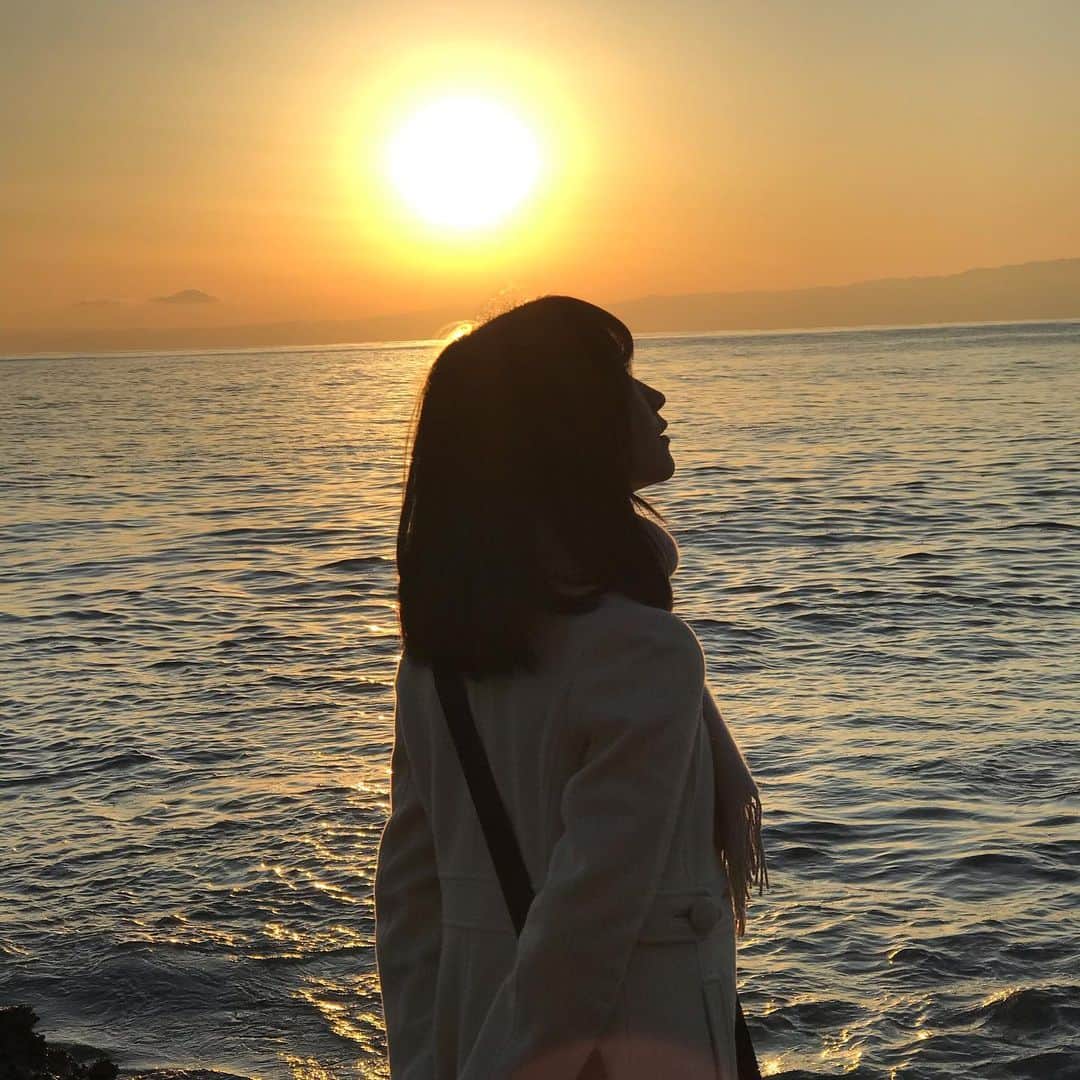 前野えまさんのインスタグラム写真 - (前野えまInstagram)「おはようございます☀  #江ノ島 #江島神社 #海 #海边  #前野えま  #enoshima #beach #coast #sea #sunset #sunsetbeach #photography  #follow #followme #instagram #instafollow #instagood #tagsforlikes #tflers #tagsforlikesapp #idol #actor #actress」1月5日 6時17分 - maeno_ema