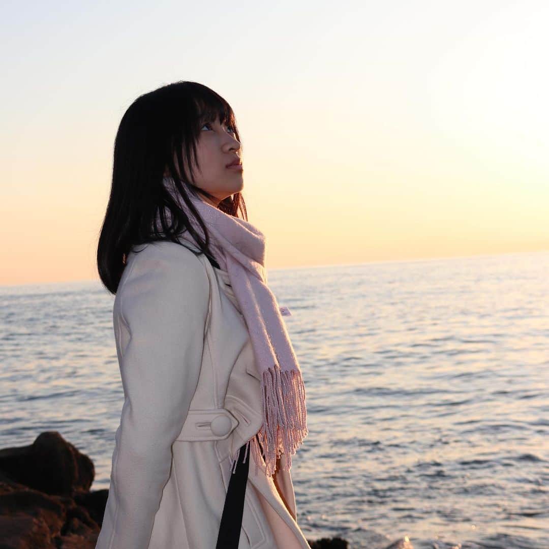 前野えまさんのインスタグラム写真 - (前野えまInstagram)「おはようございます☀  #江ノ島 #江島神社 #海 #海边  #前野えま  #enoshima #beach #coast #sea #sunset #sunsetbeach #photography  #follow #followme #instagram #instafollow #instagood #tagsforlikes #tflers #tagsforlikesapp #idol #actor #actress」1月5日 6時17分 - maeno_ema