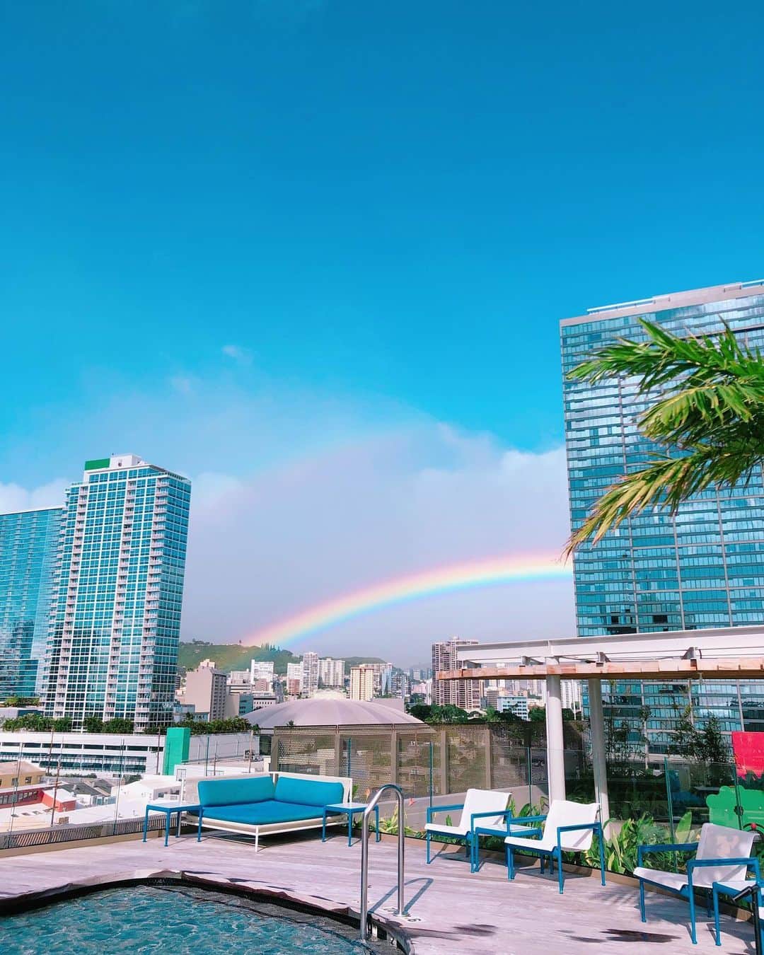 滝川その美さんのインスタグラム写真 - (滝川その美Instagram)「綺麗な虹🌈 冬は虹が多く見れるね。 #rainbow  #hawaii」1月5日 11時51分 - iam_sonomi_official