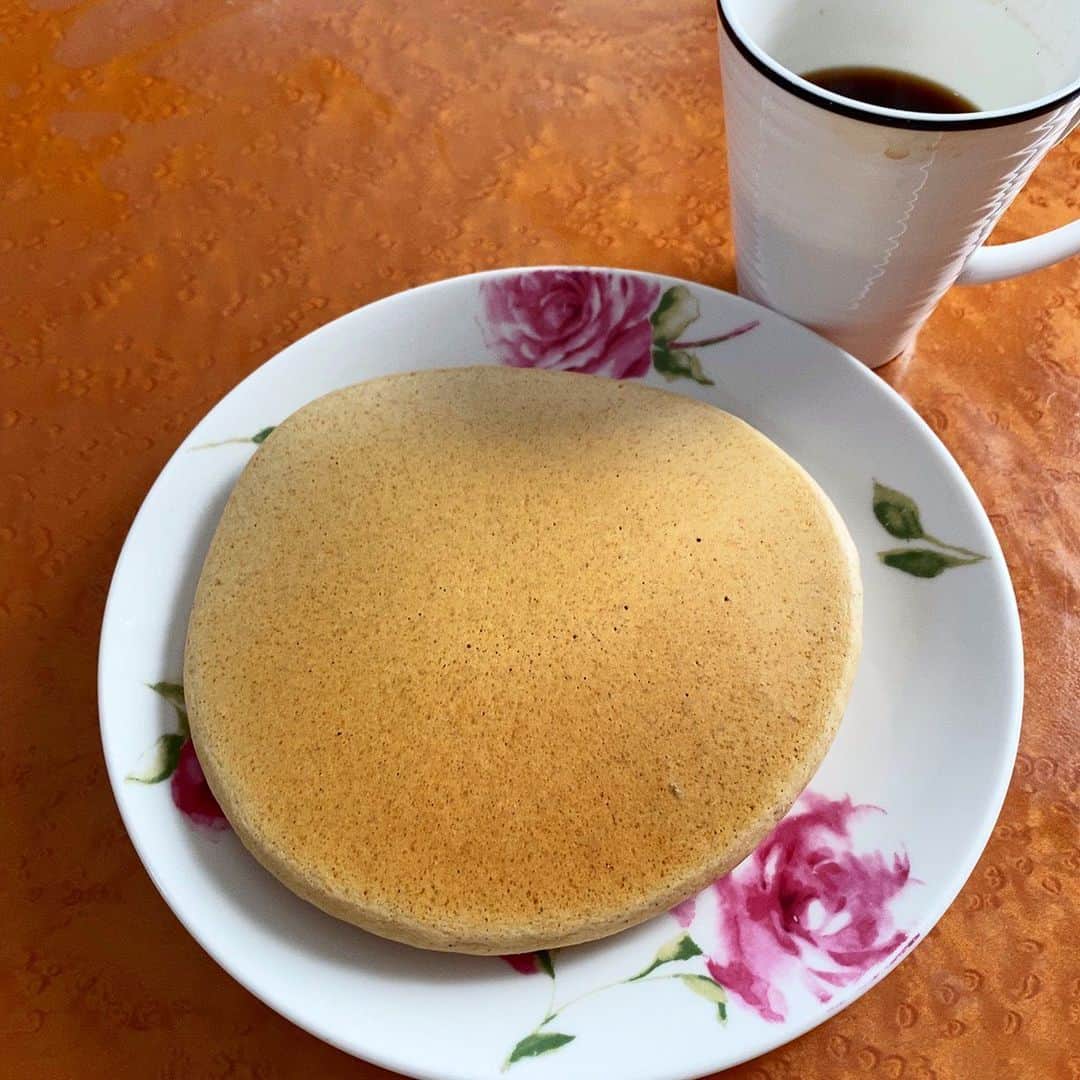 Isseki Nagaeさんのインスタグラム写真 - (Isseki NagaeInstagram)「Whole wheat protein pancakes everyday😆 毎日の朝は全粒粉プロテインパンケーキを自分で焼くところから始める！  #breakfast #pancakes #wholewheat #protein #proteinpancakes #workout」1月5日 7時53分 - isseki_nagae