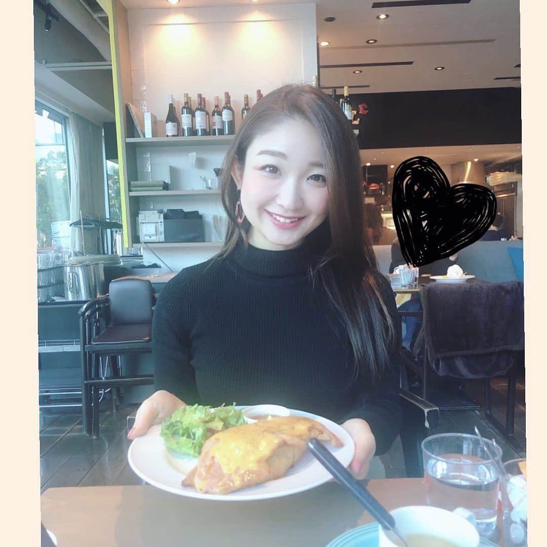 のインスタグラム：「おはようございます💕  友達と朝食デート😌  朝からなんて有意義な時間なんでしょう✨  理想的な1日の始まりです☺️ #これぞ朝活　#良い時間の過ごし方」