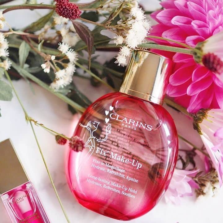 CLARINSさんのインスタグラム写真 - (CLARINSInstagram)「For staying power with a fruity-floral scent — we're talking grapefruit and roses — try a quick spritz of Fix' Make-Up before you head out the door 📷: @clarinssg #ClarinsMakeup #MakeupHeroes」1月5日 8時20分 - clarinsusa