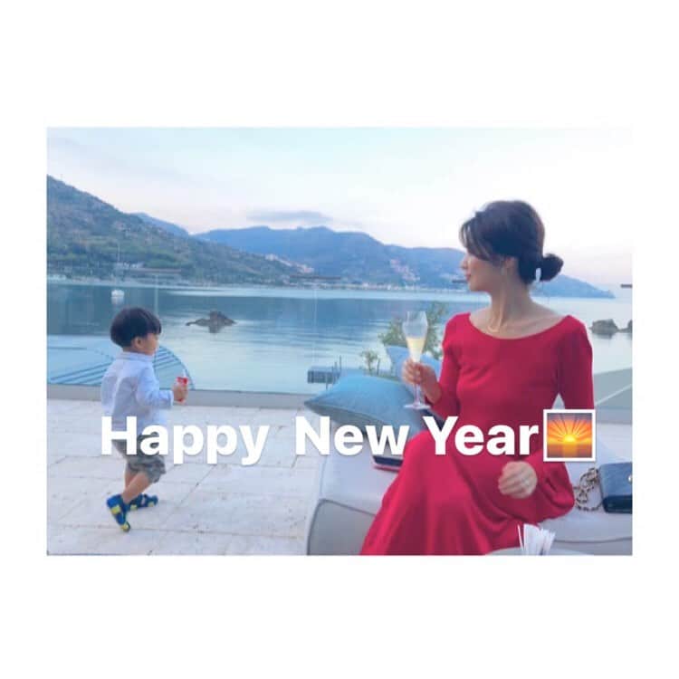 秋元玲奈さんのインスタグラム写真 - (秋元玲奈Instagram)「明けましておめでとうございます。 今年もよろしくお願い致します。  #2020 #お正月 #明日からまた頑張りましょう💪  #モーサテも明日から通常放送です。」1月5日 8時30分 - rena_akimoto