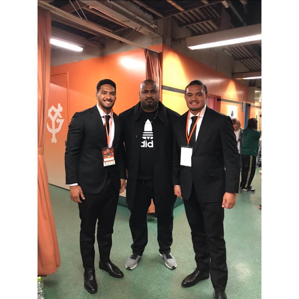 のインスタグラム：「Finally got to experience Wrestle Kingdom Live at the Tokyo Dome. Got to walk out to the ring with the @bulletclub_official and had the best seats in the house . What an experience 🤟🏾Thank you again @toksfale for making it possible, always going above and beyond for the brothers 🙇🏽‍♂️🙏🏾 Also Thank you to @njpw1972 @tv_asahi_pr #wrestlekingdom14 #bulletclub #njpw #tokyodome #lasalle」