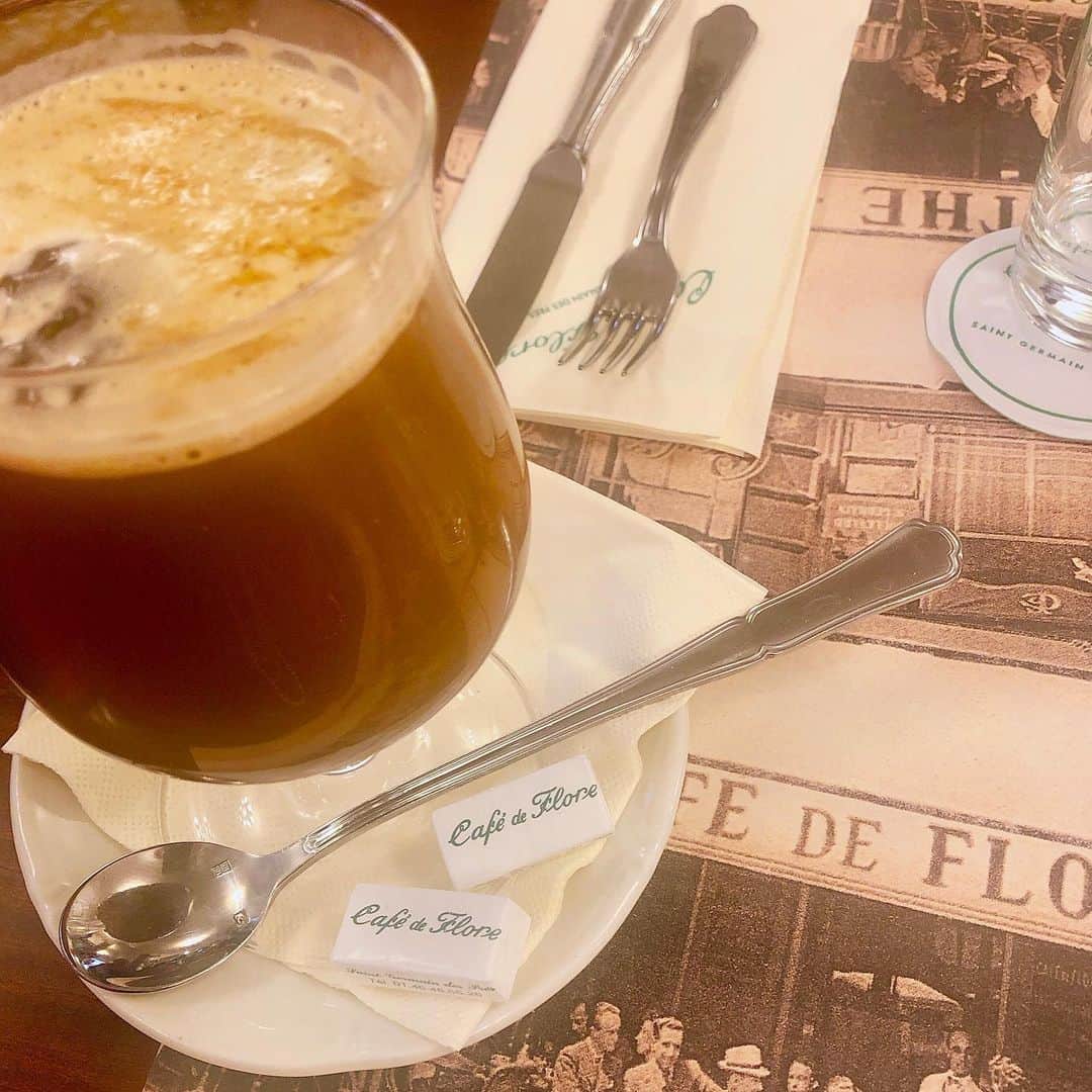 山田優依さんのインスタグラム写真 - (山田優依Instagram)「Cafe de Flore🇫🇷 . 行きたかったパリの老舗カフェ カフェドフロール . 正に思い描いていた"パリのカフェ" ❤️ . ここの名物ではないけど、オーダーしてみた 猛烈にこってりした濃厚チーズとビールがベースの Welsh rarebitが本当にタイプのテイストとテクスチャ . #France #Paris #CafeDeFlore #SaintGermain #Welshrarebit #foodtraveller」1月5日 9時02分 - yui_gourmetwalker