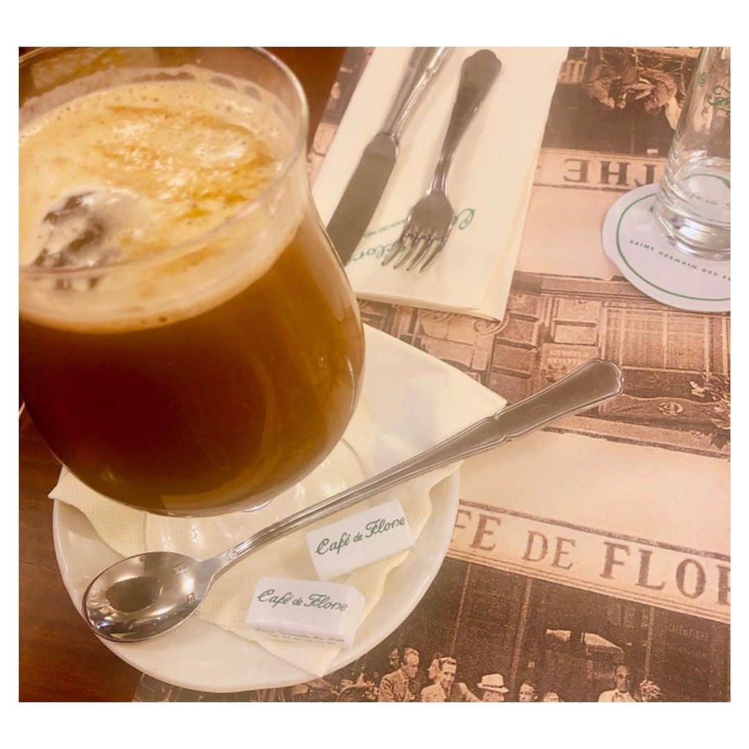 山田優依さんのインスタグラム写真 - (山田優依Instagram)「Cafe de Flore🇫🇷 . 行きたかったパリの老舗カフェ カフェドフロール . 正に思い描いていた"パリのカフェ" ❤️ . ここの名物ではないけど、オーダーしてみた 猛烈にこってりした濃厚チーズとビールがベースの Welsh rarebitが本当にタイプのテイストとテクスチャ . #France #Paris #CafeDeFlore #SaintGermain #Welshrarebit #foodtraveller」1月5日 9時02分 - yui_gourmetwalker