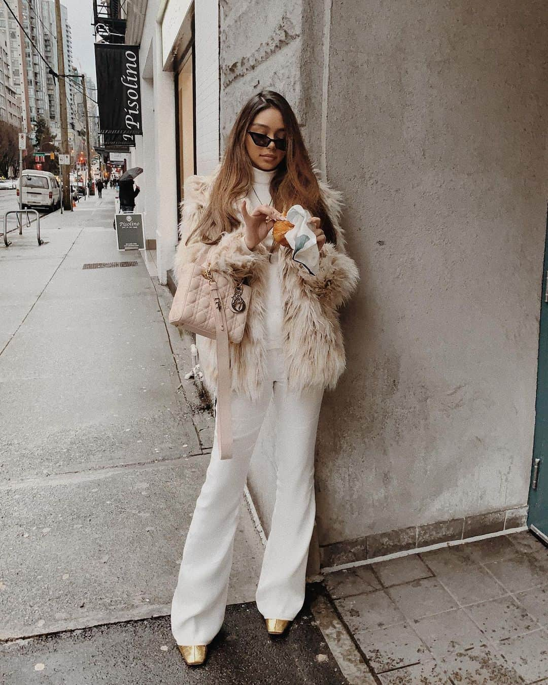 JANICE JOOSTEMAさんのインスタグラム写真 - (JANICE JOOSTEMAInstagram)「I’m on the see-food diet. I see food, I eat food. 🥐 @revolve #revolveme Coat @majorelle_collection  Turtleneck @superdown  Pants @camilacoelhocollection  Gold Boots @schutz」1月5日 9時14分 - janicejoostemaa