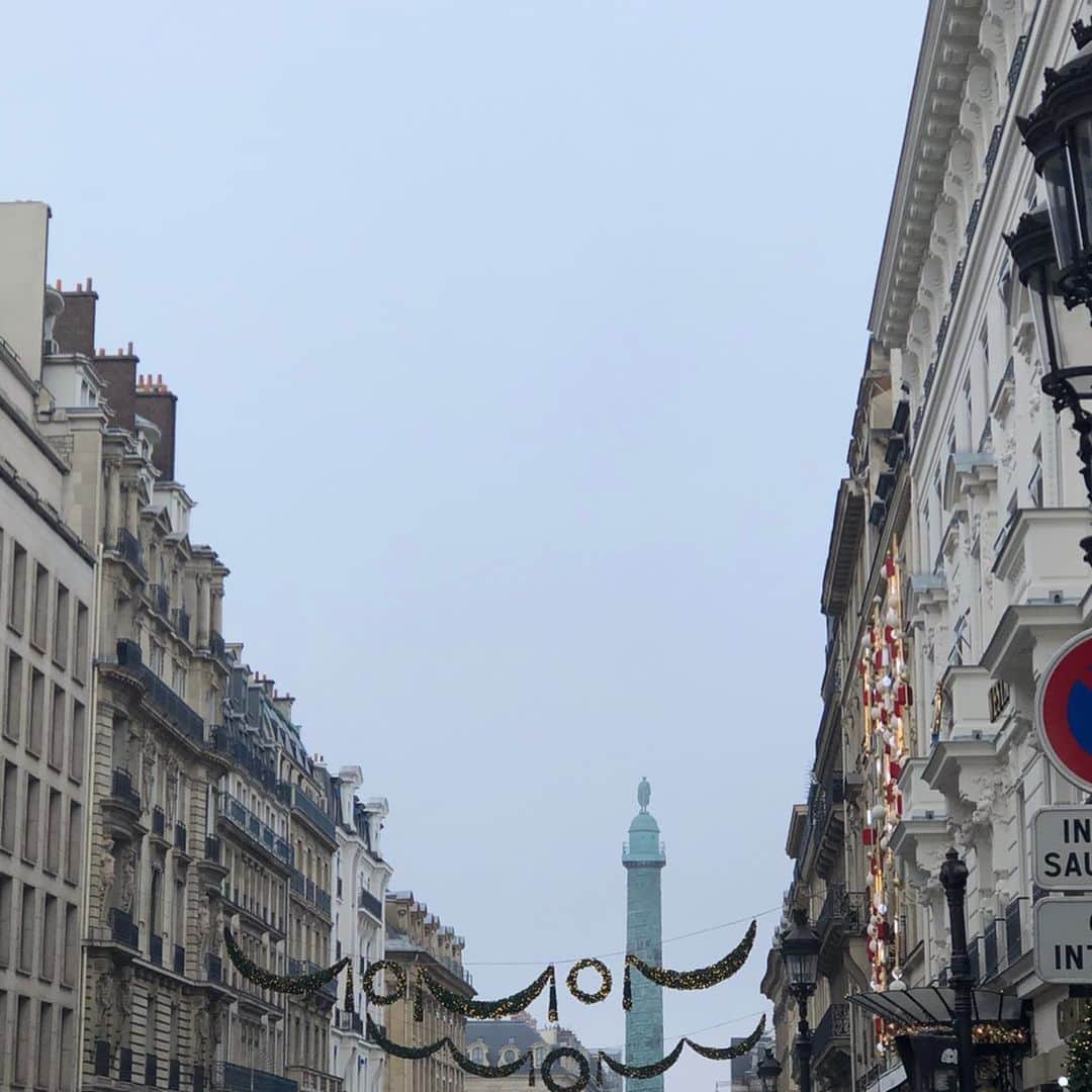 佐々木貞江さんのインスタグラム写真 - (佐々木貞江Instagram)「凄く親切なマダムがベルサイユ宮殿の帰り道声をかけてくれて助けてくれた感謝感謝でした🙏　一期一会  #2020 #パリのストライキ #ある意味ブレない強さ凄い　#甘く見てました #不便を楽しむ #旅の醍醐味」1月5日 9時17分 - sadaebam