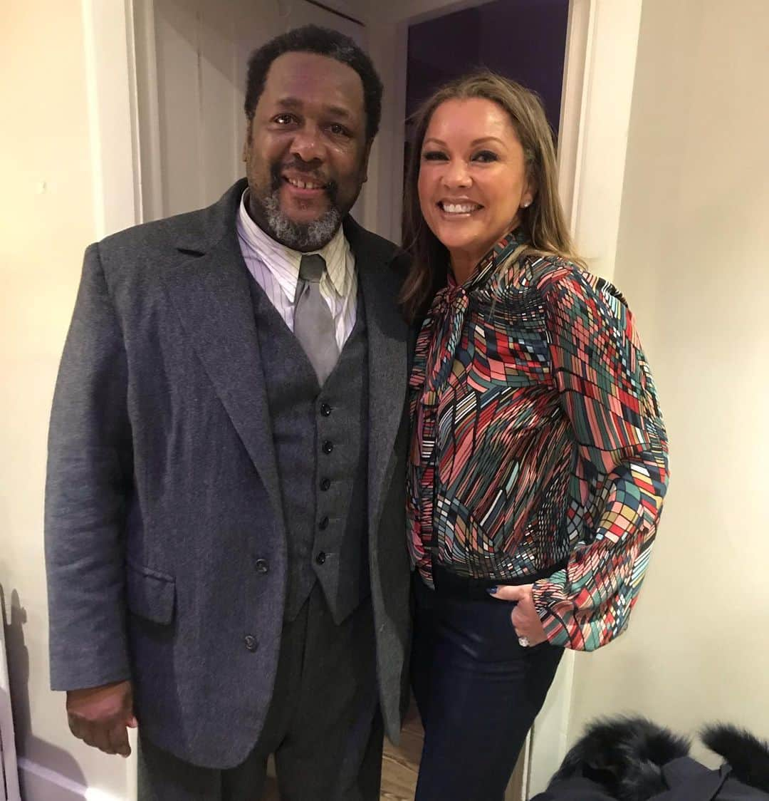 ヴァネッサ・ウィリアムスさんのインスタグラム写真 - (ヴァネッサ・ウィリアムスInstagram)「Closing night for #deathofasalesman #westend 🇬🇧 #wendellpierce was brilliant as Willie Loman 👏🏽👏🏽👏🏽👏🏽👏🏽👏🏽」1月5日 9時30分 - vanessawilliamsofficial