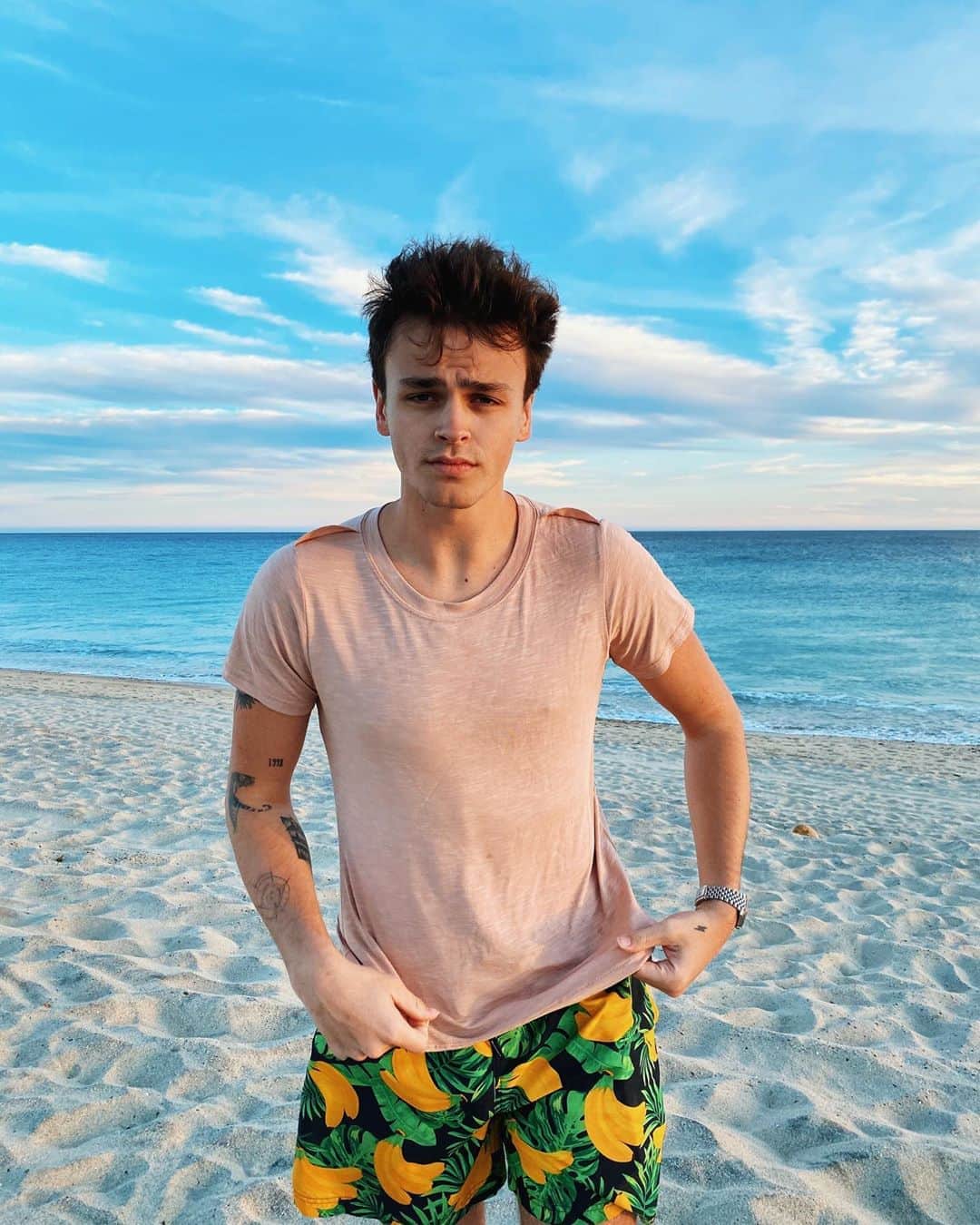 Jonahmaraisのインスタグラム：「i surfed today」