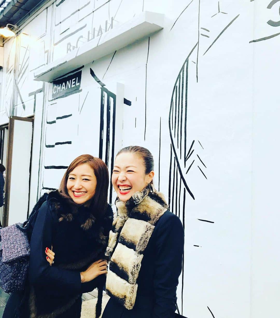 江辺香織さんのインスタグラム写真 - (江辺香織Instagram)「2019年　一番一緒にいた人達。  それぞれインデペンデンスとしての仕事もリスペクトがあって、物事への考え方とかいつも勉強になってます◡̈ おじいちゃんになっても一緒にいたい。⸜(๑⃙⃘'ᵕ'๑⃙⃘)⸝⋆* #bestfriend #allgirlslove #chanel」1月5日 9時33分 - kaori.ebe