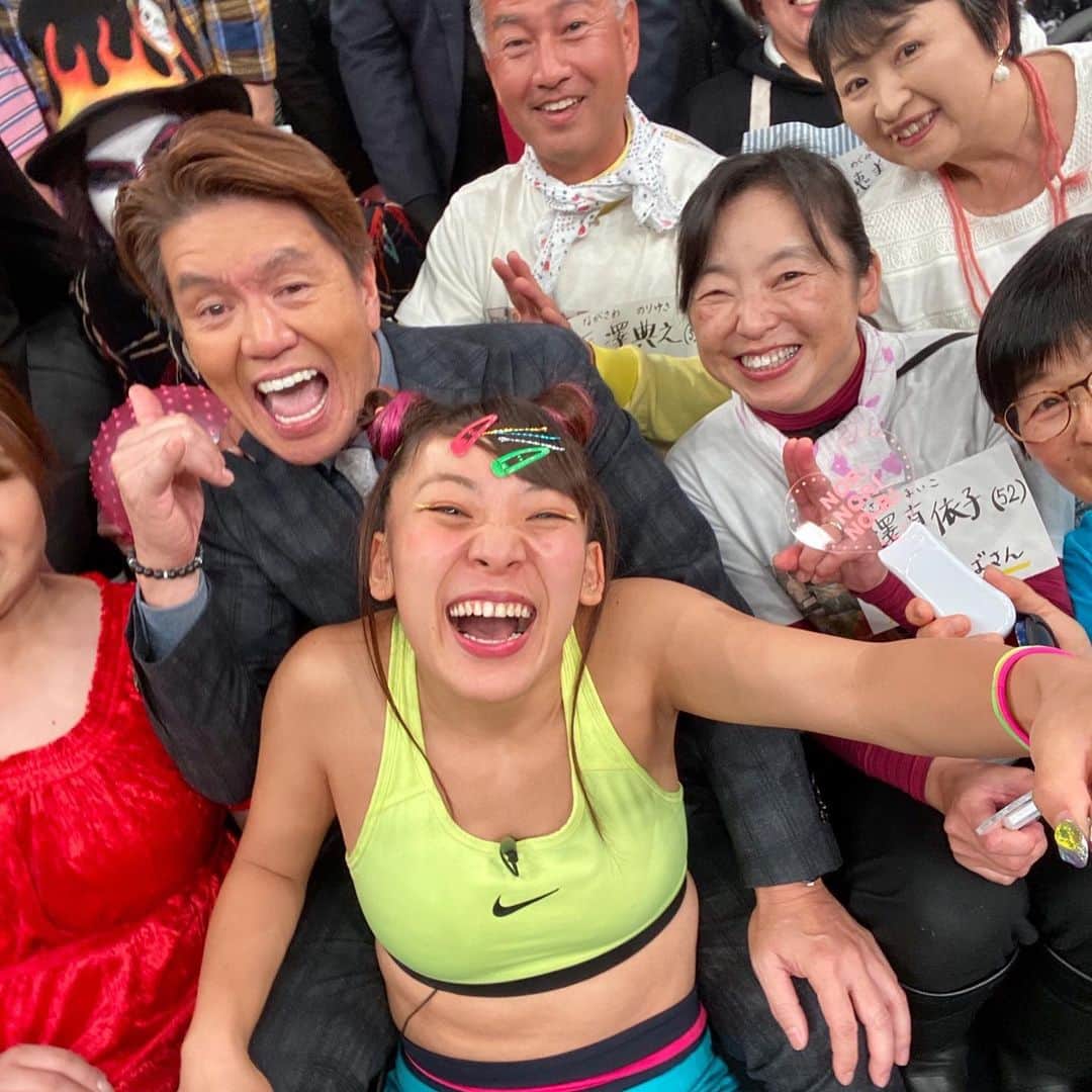 日本テレビ「ウチのガヤがすみません！」さんのインスタグラム写真 - (日本テレビ「ウチのガヤがすみません！」Instagram)「明けましておめでとうございます🎍✨ 2020年 #ウチガヤ インスタ始動です☃️💨💨 . 今年も多くの#ガヤ芸人 さんが視聴者の皆様から 愛される存在になるよう… 番組作りに邁進していきたいと思っております🙇🏻‍♂️🙇🏻‍♀️ 『#ウチのガヤがすみません！』が皆様の日々の “小さな楽しみ”になれば嬉しい限りです☺️💕 . #2020年 も応援よろしくお願いいたします🙏‼️ . 新年初回放送は【1/7(火)23:59〜】#吉高由里子 さんがゲストです💫 . #ガヤ芸人オフショット #芸人 #ヒロミ #フワちゃん」1月5日 21時01分 - uchino_gaya