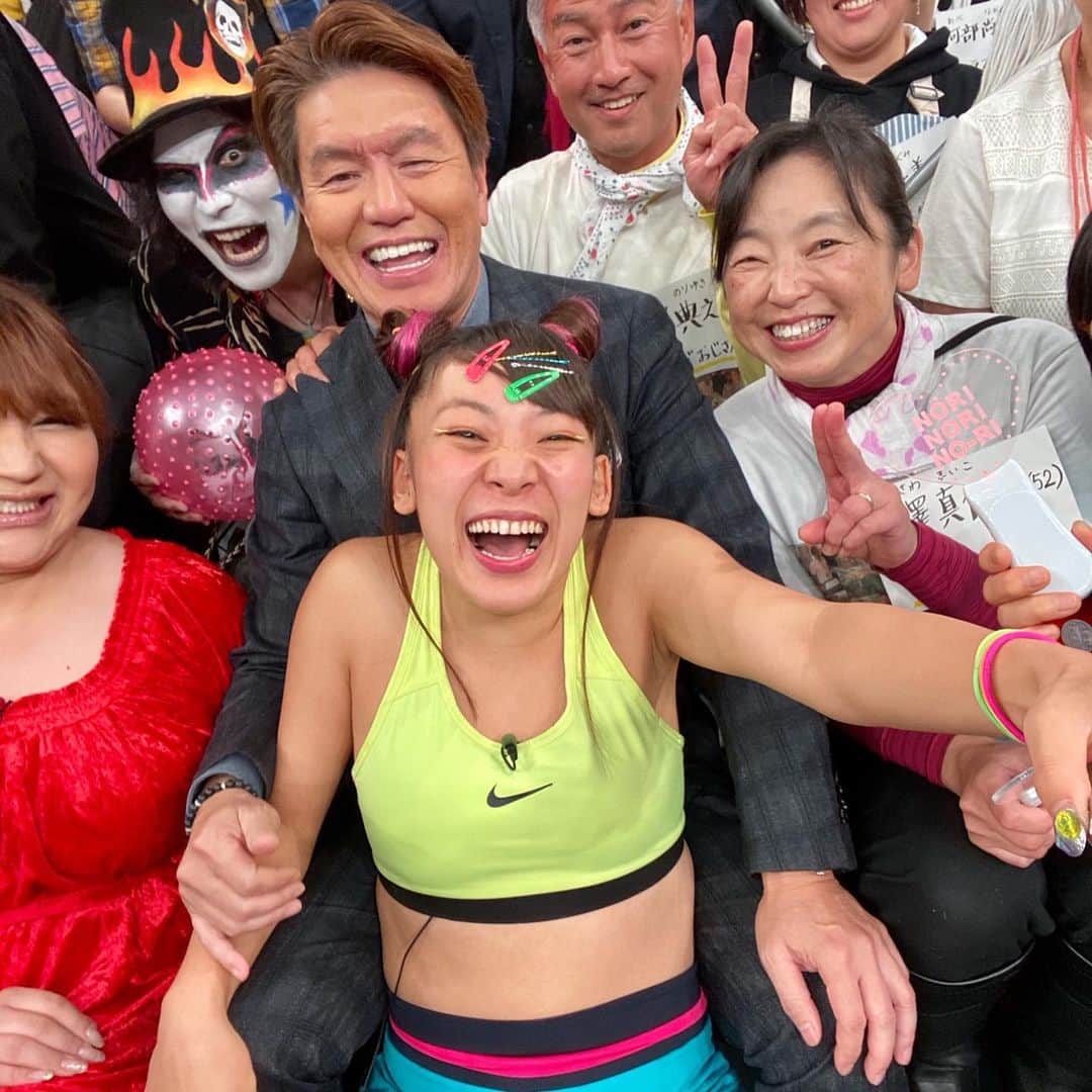 日本テレビ「ウチのガヤがすみません！」のインスタグラム：「明けましておめでとうございます🎍✨ 2020年 #ウチガヤ インスタ始動です☃️💨💨 . 今年も多くの#ガヤ芸人 さんが視聴者の皆様から 愛される存在になるよう… 番組作りに邁進していきたいと思っております🙇🏻‍♂️🙇🏻‍♀️ 『#ウチのガヤがすみません！』が皆様の日々の “小さな楽しみ”になれば嬉しい限りです☺️💕 . #2020年 も応援よろしくお願いいたします🙏‼️ . 新年初回放送は【1/7(火)23:59〜】#吉高由里子 さんがゲストです💫 . #ガヤ芸人オフショット #芸人 #ヒロミ #フワちゃん」