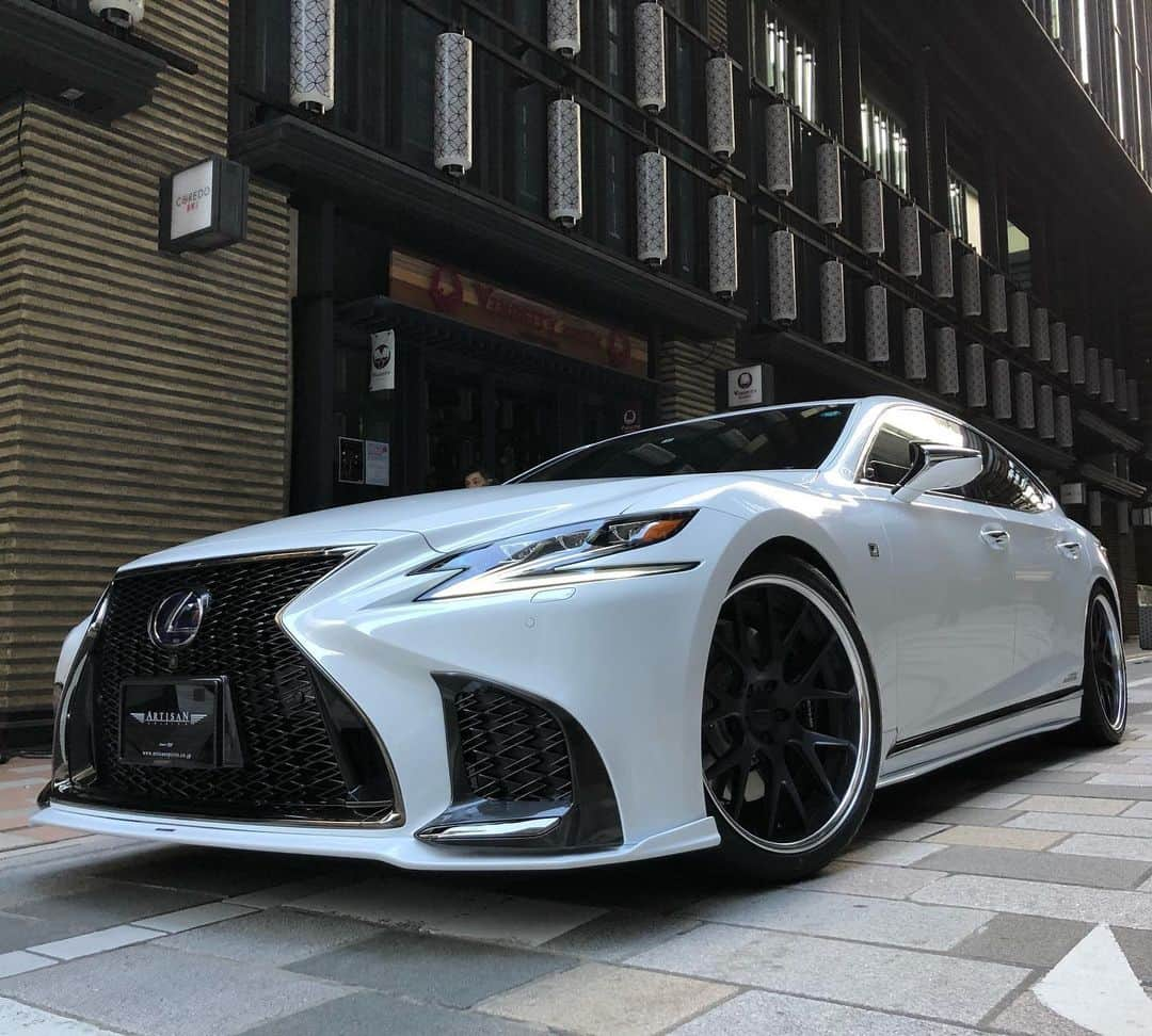 Spirits Artisanさんのインスタグラム写真 - (Spirits ArtisanInstagram)「Lexus LS500 Artisan spirits/// Sportsline blacklabel www.artisanspirits.co.jp #sema2018 #lxstnd #lexustuned #lexususa #evasivemotorsports #workwheeljapan #lexusls500 #brembo #artisanspirits #ravspecjdm #butlertire #jworksunlimited #premierautowerkz #suvproject #kanooperformance #car_life_staff #technicalmate #nigeljdmparts #トラウム #車庫小舗 #advanced_auto_performance  #otto.auto.service #mr__lexus #jackspna」1月5日 20時57分 - artisan_spirits