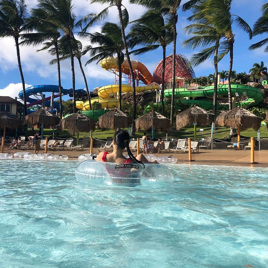 川畑綾理さんのインスタグラム写真 - (川畑綾理Instagram)「wet'n wild hawaii🌀 . . . #hawaii #oahu #waikiki #waikikibeach #honolulu #travel #beach #surf #wetnwildhawaii #pool #ootd #swimwear #l4l #f4f #ハワイ #オアフ島 #ワイキキ #ワイキキビーチ #ホノルル #旅行 #ハワイ旅行 #海 #水着 #服 #いいね返し #フォロー返し #분장 #코스프레 #シブサン #プラチナムプロダクション」1月5日 19時42分 - rougebook_ayari