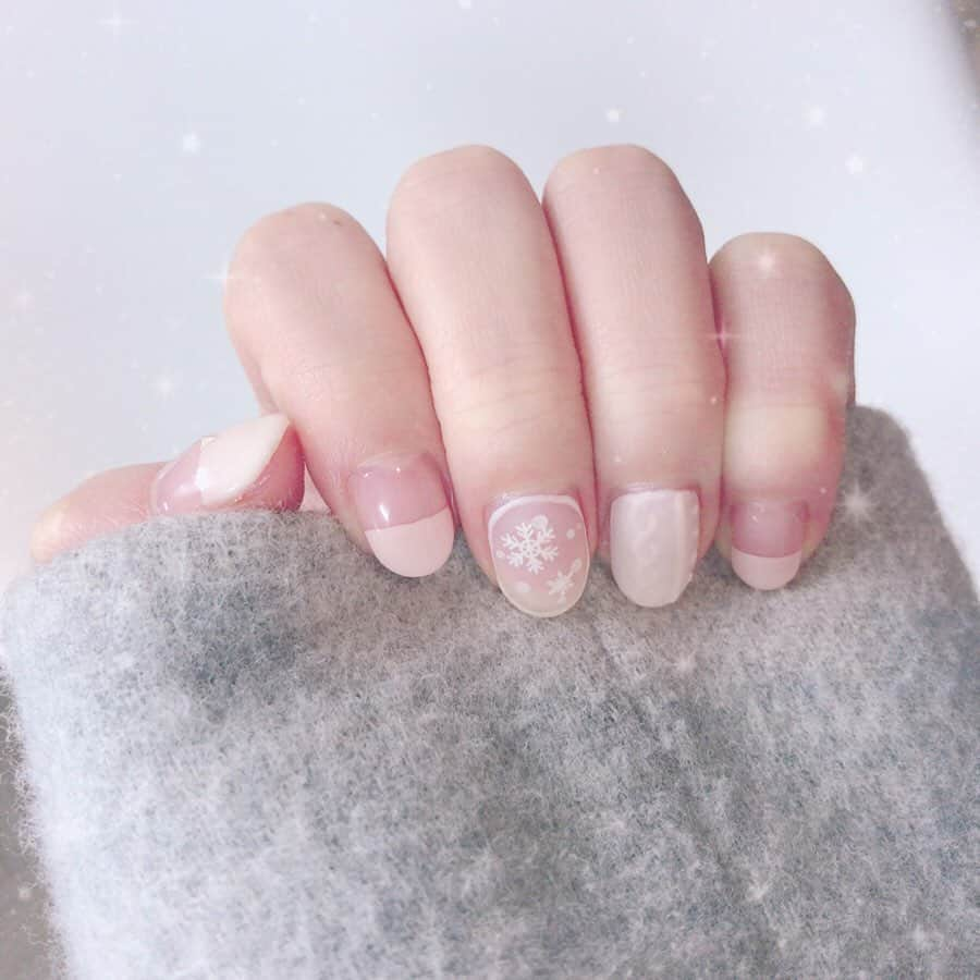 佐藤もも子のインスタグラム：「冬ネイル❄️ #ニットネイル　#ネイル　#nail  #雪の結晶」