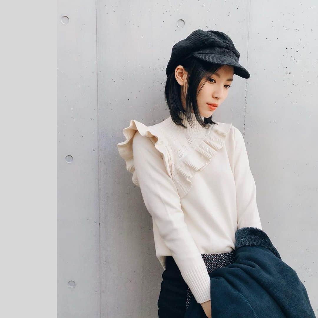 小林玲のインスタグラム：「.﻿ ﻿ ﻿ ﻿ アウターなしver.  形変わっててかわいい☺︎ ﻿ ︎ #tops﻿ ( @holidayandholiday_official﻿ ﻿」