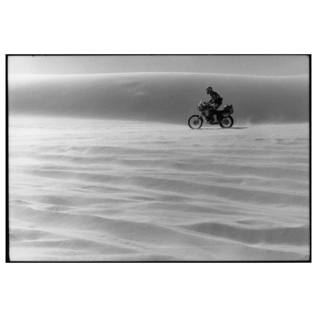 Magnum Photosさんのインスタグラム写真 - (Magnum PhotosInstagram)「Today on Magnum: As the Dakar Rally enters a new era, we look back on @rdepardon's photographs from the event's 1990 staging. Link in bio. . PHOTO: The Paris-Dakar Rally. Africa. 1990. . © @rdepardon/#MagnumPhotos . #DakarRally #Africa #RaymondDepardon」1月5日 20時00分 - magnumphotos