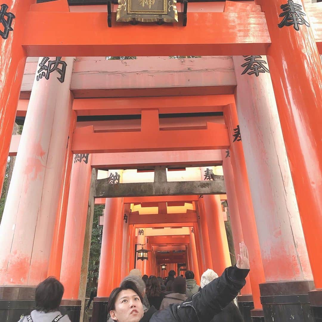 おたけさんのインスタグラム写真 - (おたけInstagram)「明けましておめでとうございます。 2020年も幸せに生きていきましょう！ 京都の伏見稲荷大社に初詣行きましたよ！  てか久しぶりの投稿  2020年もサイコッチョー  #初詣#伏見稲荷大社#おたけ #サイコッチョー」1月5日 20時10分 - poket1202