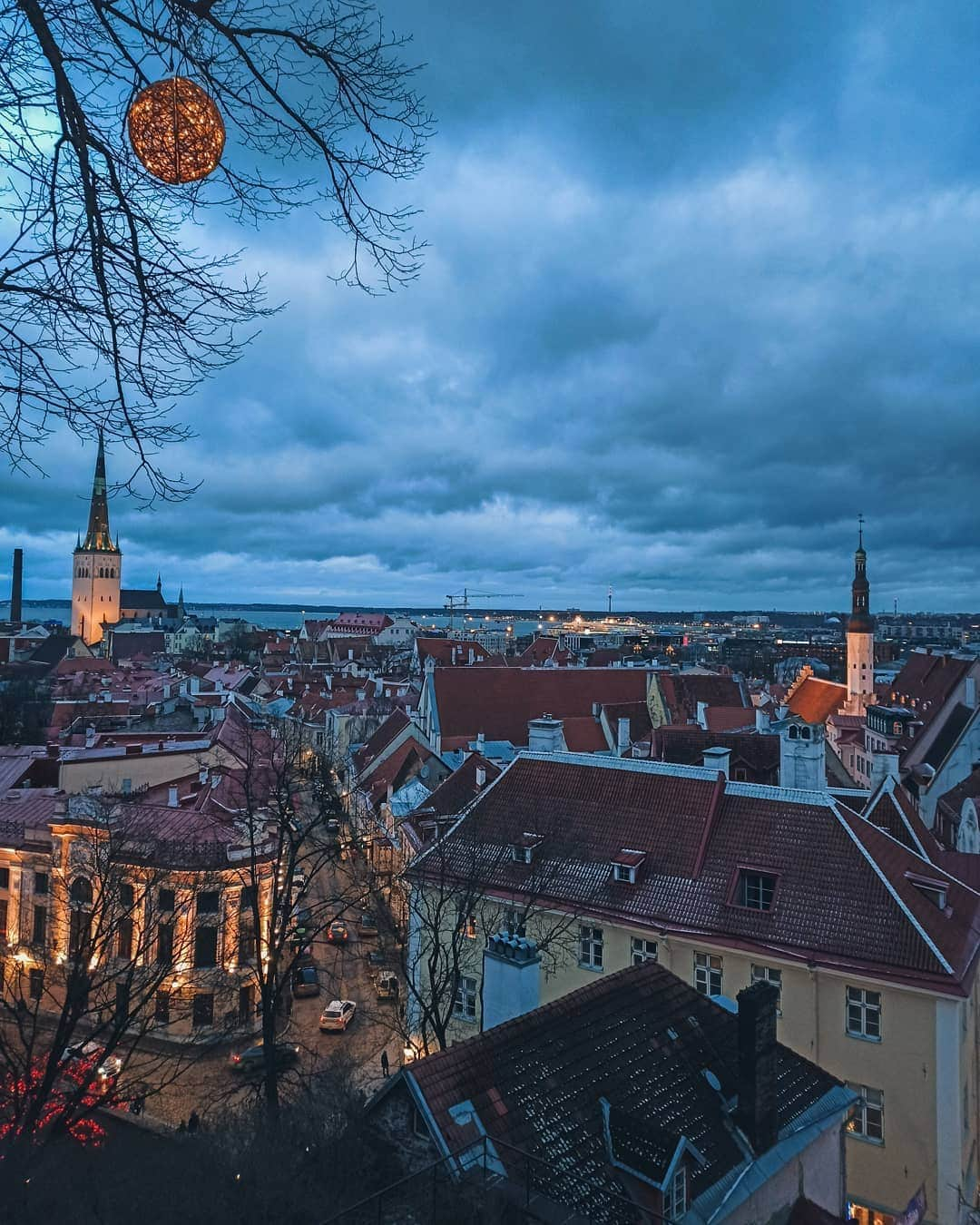 パヴェル・ドローストのインスタグラム：「Eesti... 🏰❄🌊🇪🇪 . . .  #eesti #estonia #holiday #vacation #visittallinn #tallinn #эстония #таллин」