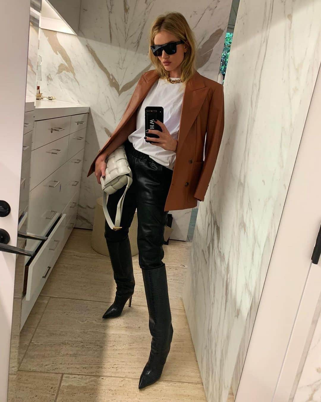 OOTD Magazineさんのインスタグラム写真 - (OOTD MagazineInstagram)「Which outfit is your favorite? @rosiehw」1月5日 20時07分 - ootdmagazine