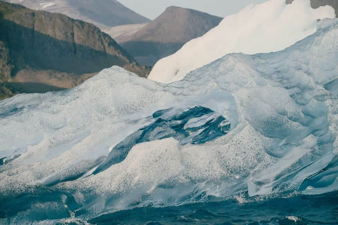 National Geographic Travelさんのインスタグラム写真 - (National Geographic TravelInstagram)「Photo by @kiliiiyuyan | Jewel-like formations of glacial ice float in the fjords of south Greenland. In the fjords outside of Narsaq, the glaciers and Greenland ice sheet have retreated so much that some do not even calve off icebergs any longer—the large broken pieces remain on land. Follow me, @kiliiiyuyan, for more from the north and beyond. #greenland #iceberg #climatechange」1月5日 20時08分 - natgeotravel