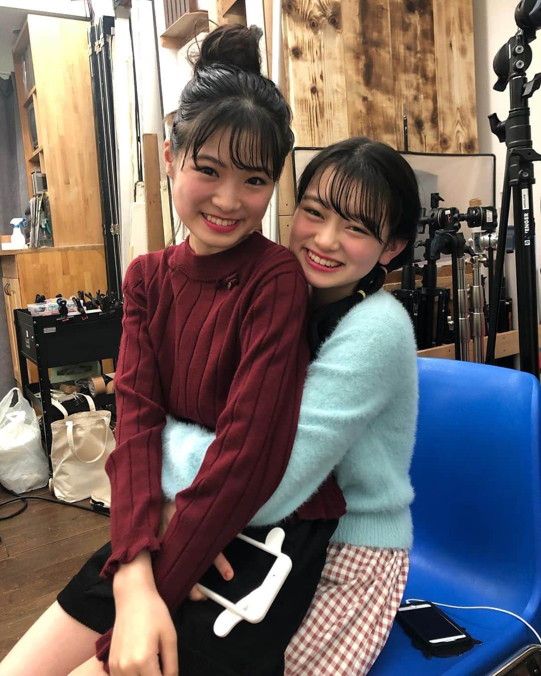 のインスタグラム：「🤗🤗 にこにこで 明日からも頑張りましょう〜🌟 . . #高比良由菜  #丸山真亜弥  #冬休みばいばい」
