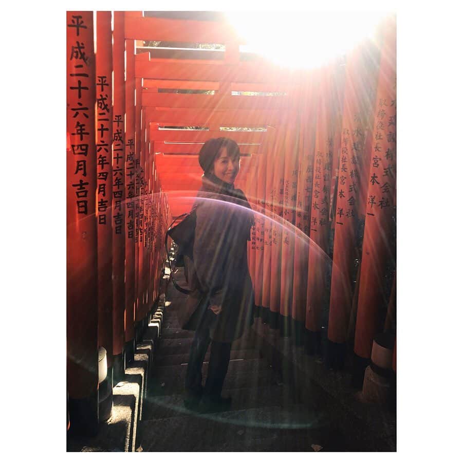 藤森香衣さんのインスタグラム写真 - (藤森香衣Instagram)「やっと、初詣⛩ ・ 東京は、有名な神社仏閣が多いんですが、 とにかく、お正月は混みます。  色々、検索したところ、今年の気分は 「日枝神社(赤坂)」。 ここは、狛犬ではなく猿なんだよ🐵✨ ・ #shrine #tokyo #akasaka #日枝神社 #初詣 #東京 #赤坂 #神社 #鳥居がかっこよかった」1月5日 20時23分 - kaefujimori