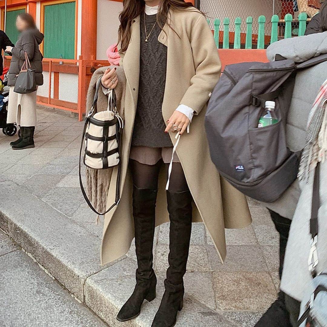 ___mikik___さんのインスタグラム写真 - (___mikik___Instagram)「Kyoto コーデ ⛩ ⠀ 久しぶりのニーハイ  タイツ部分がスースーして寒かった𓂅 ⠀ outer、shirt、bag…#hyeon knit vest…#drawer  pants…🤔忘れました boots…#zara」1月5日 20時36分 - ___mikik___