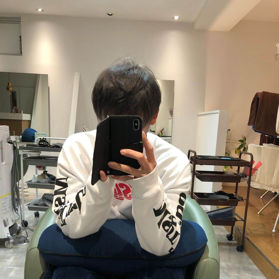 伊藤祐介さんのインスタグラム写真 - (伊藤祐介Instagram)「Newカラー！  #ヘアーカラー #髪色 #神色 #スモーキーアッシュ」1月5日 20時34分 - ysk.i_1020