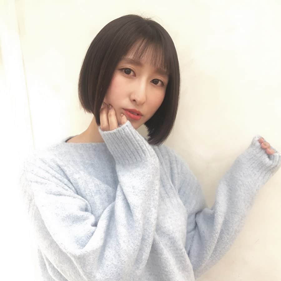 のインスタグラム：「ㅤㅤㅤㅤㅤㅤㅤㅤㅤㅤㅤㅤㅤ ㅤㅤㅤㅤㅤㅤㅤㅤㅤㅤㅤㅤㅤ 年内に駆け込めなかったので新年に…✂︎✂︎ ㅤㅤㅤㅤㅤㅤㅤㅤㅤㅤㅤㅤㅤ  プリンも綺麗になったし頭軽くなったし トリートメントで艶々だし いつもありがとうございます…𓂅𓂅 ㅤㅤㅤㅤㅤㅤㅤㅤㅤㅤㅤㅤㅤ ㅤㅤㅤㅤㅤㅤㅤㅤㅤㅤㅤㅤㅤ #ヘアメンテナンス#切りっぱなしボブ#ミニボブ#mamagirl#女の子ママ#二児ママ#マチルダボブ #太眉#ママモデル #kakimotoarms#二子玉川」