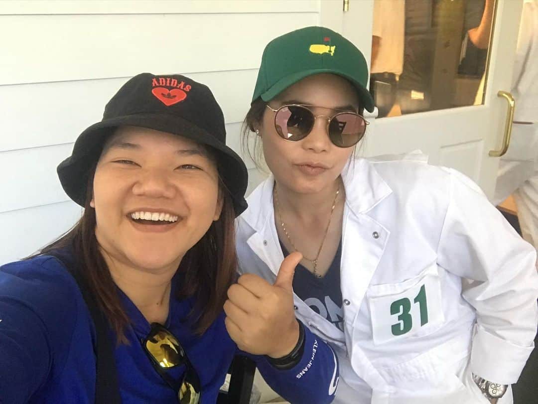 モリヤ・ジュタヌガーンのインスタグラム：「Happy birthday to @jan_wichanee (ลูกสาวคนที่ 3 และคนโตของแม่ฉัน) 🎂ขอให้พี่มีความสุขทุกวันเลยน้าาา❤️❤️#thegang #momoriya」