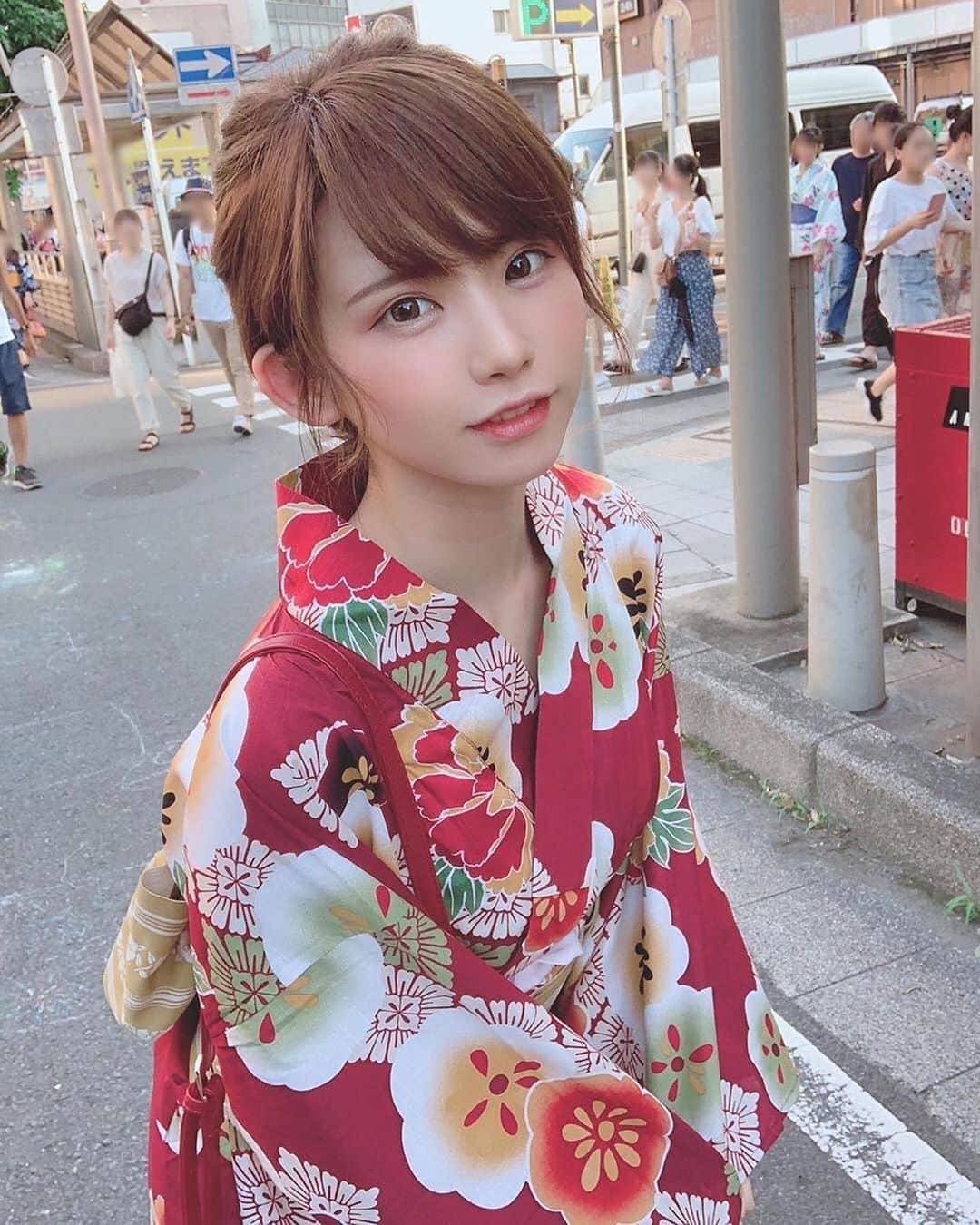 のインスタグラム：「《🎍2020年もヒット御礼祈願💕ビジョビのベスト投稿を紹介🥰🎍》⠀⠀ *⠀⠀ リポストを使って、素敵な写真📷✨を投稿されてる方を紹介させて頂く⠀⠀⠀⠀⠀ 【💄美女美容事情💅】のコーナーです✨⠀⠀ 2020年1/1〜1/5まで🎍今年もヒット御礼祈願💕ビジョビのベスト投稿をご紹介🥰🎍⠀⠀ *⠀⠀ 今回ビジョビのベスト投稿としてご紹介させて頂きますのは‼︎⠀⠀ えなこ(Enako)さん< @enakorin >の素敵なお写真📸⠀⠀⠀ *⠀⠀⠀⠀⠀⠀⠀⠀⠀⠀ 浴衣にりんご飴が似合いすぎていて青春を追体験させてくれるような瑞々しさが溢れる一枚💕可愛すぎてきゅんきゅんしますね🥰⠀ *⠀⠀⠀⠀ えなこ(Enako)さんのアカウントには他にも素晴らしい投稿が沢山ありますので是非覗いてみてくださいね💁‍♀️💙⠀ *⠀⠀ えなこ(Enako)さん< @enakorin >素敵な投稿ありがとうございました☺️📸✨⠀⠀⠀⠀⠀⠀⠀⠀ * ⠀ 🎍㊗️2020年もよろしくお願い致します㊗️🎍⠀ *⠀ △▼△▼△▼△▼△▼△▼△▼△▼△▼⠀⠀⠀⠀⠀⠀⠀⠀⠀⠀⠀⠀⠀⠀⠀⠀⠀⠀⠀⠀⠀⠀⠀⠀⠀⠀⠀⠀⠀⠀⠀⠀⠀ ❤🧡💛「美女美容事情」💚💙💜⠀⠀⠀⠀⠀⠀⠀⠀⠀⠀⠀⠀⠀⠀⠀ 👇掲載ご希望の方は👇⠀⠀⠀⠀⠀⠀⠀⠀⠀⠀⠀⠀⠀⠀⠀⠀ @b_b_j.jタグ付けと🖤 # ビジョビ⠀🖤⠀⠀⠀⠀⠀⠀⠀⠀⠀⠀⠀⠀⠀⠀⠀ をタグ付けお願いします✨⠀⠀⠀⠀⠀⠀⠀⠀⠀⠀⠀⠀⠀⠀⠀⠀ ――――――――――――――――⠀⠀⠀⠀⠀⠀⠀⠀⠀⠀⠀⠀⠀⠀⠀⠀⠀⠀⠀⠀⠀⠀⠀ ～姉妹アカウントのご紹介～⠀⠀⠀⠀⠀⠀⠀⠀⠀⠀⠀⠀⠀⠀⠀⠀⠀⠀⠀⠀⠀⠀⠀⠀⠀⠀⠀ ◇美容情報を紹介している«美女美容事情～Beauty～»⠀⠀⠀⠀⠀⠀⠀⠀⠀⠀⠀⠀⠀⠀⠀⠀⠀⠀⠀⠀⠀⠀⠀⠀⠀⠀ ( @b_b_j.j_b )⠀⠀⠀⠀⠀⠀⠀⠀⠀⠀⠀⠀⠀⠀⠀⠀⠀⠀⠀⠀⠀⠀⠀⠀⠀⠀⠀ ◇美しい旅スポット紹介をしている«美 spot»⠀⠀⠀⠀⠀⠀⠀⠀⠀⠀⠀⠀⠀⠀⠀⠀⠀⠀⠀⠀⠀⠀⠀⠀⠀ ( @b__spo )⠀⠀ ⠀⠀⠀⠀⠀⠀⠀⠀⠀⠀⠀⠀ よかったらこちらも覗いてみてね✨⠀ ――――――――――――――――⠀⠀⠀ #年末年始 #お正月⠀ #年末 #年始 #2020 #2020年 ⠀⠀⠀ #着物 #kimono ⁣⠀⠀⠀⠀⠀⠀⠀⠀ #着物ヘア #浴衣美人⠀⠀⠀ #浴衣ヘアアレンジ #浴衣女子 ⁣⠀⠀⠀⠀⠀⠀⠀⠀ #美人 #美女⁣⠀⠀⠀⠀⠀⠀⠀⠀ #女子力アップ ⠀⠀⠀⠀⠀ #japanesegirl #naturalbeauty⠀⠀⠀⠀⠀⠀ #浴衣 #yukata ⠀⠀⠀⠀ #花火 #hanabi #fireworks⠀⠀⠀⠀ #トレンド ⠀⠀⠀⠀⠀⠀⠀⠀⠀⠀⠀⠀⠀ #美肌 #まつり ⠀⠀⠀⠀ #お祭り #夏祭り⠀⠀⠀ #りんご飴 #りんごちゃん⠀」
