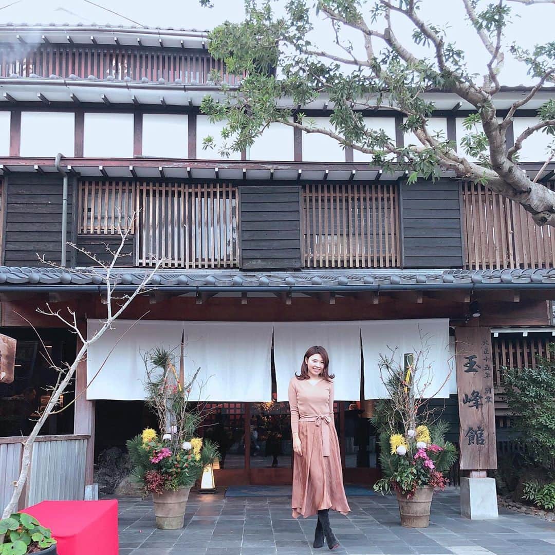 渡辺かなえのインスタグラム：「2020年も宜しくお願いします🎍 今年は去年達成できなかった目標を必ず叶えないと🤓 お正月旅行は#玉峰館  とってもいいお宿でした❤️ お風呂もたくさんあったけど入りきれなかった♨️ 髪の毛が外にハネてる(;o;)」