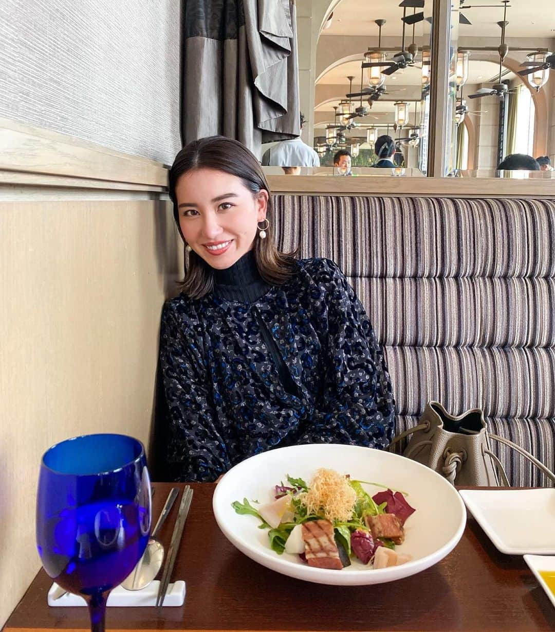 Ayaさんのインスタグラム写真 - (AyaInstagram)「lunch🍽🧡 @oriental.hotel.kobe . . 昨日は一日お母さんに👶🏻預けて スケジュール詰め込んだぁ！笑 やっと　@harisalon_reset  でメンテナンスいけたし感謝🙏🏻 整体初めてしたけど、 終わった後には腰の痛みがなくなってて感動🥺 今も全然痛くない👏 . . もう#ぎっくり腰 はこりごり🤦🏻‍♀️ ↑腰痛いなんて感じた事なかったのに。 完全に運動不足と抱っこ紐でなった😧 DMくれた方ありがとう💕 ちゃんと予防してこう！😣😣 #ランチ#オリエンタルホテル旧居留地#lunch #神戸#元町#三ノ宮#kobe#orientalhotel  #男の子ママ#美容day#友達day」1月5日 12時56分 - aya__fit