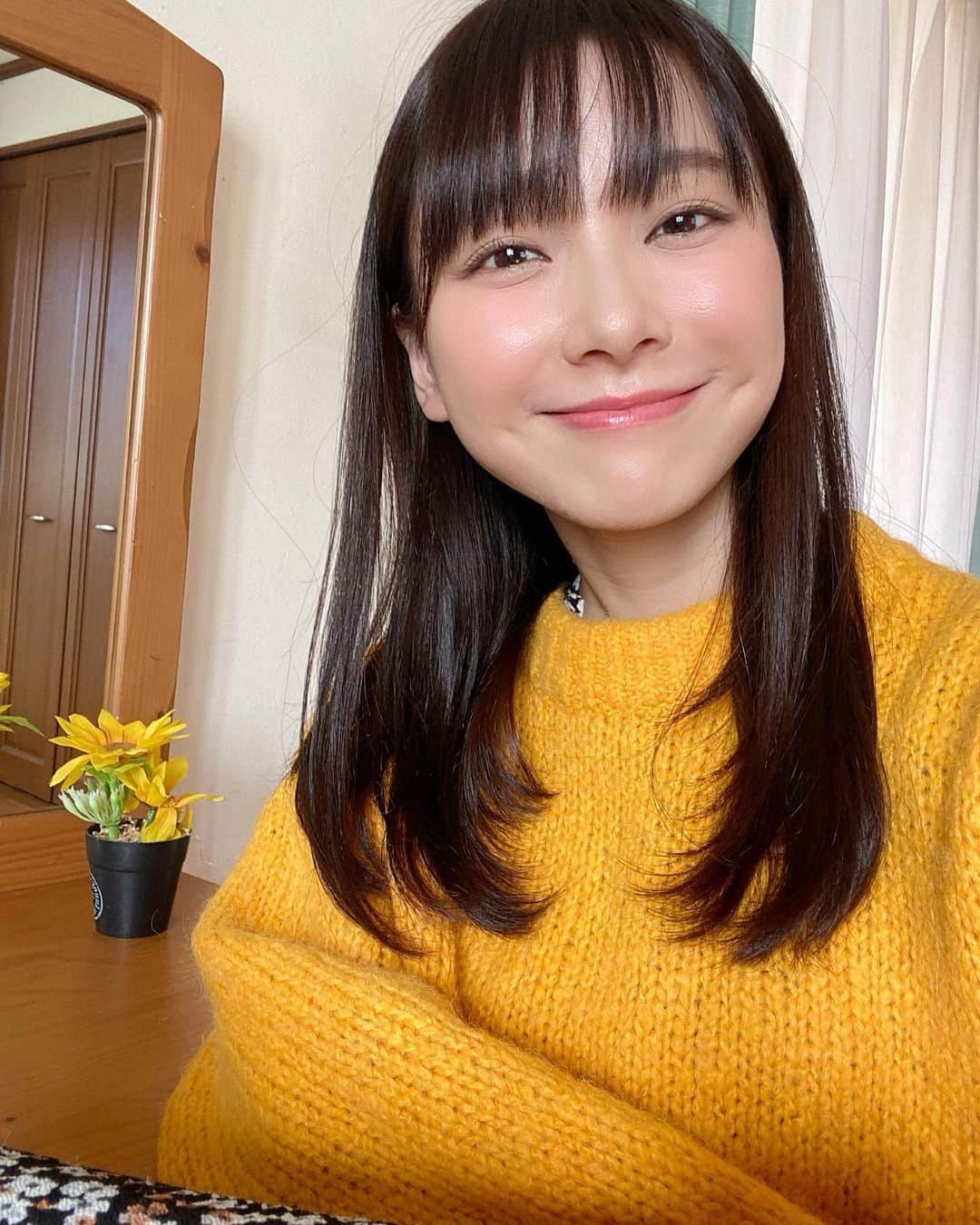 葉月祥子のインスタグラム：「今日からお仕事📸🎥﻿ ﻿ 撮影頑張ります♪の顔🤗﻿ ﻿ ﻿ お仕事はじめの方、一緒に頑張りましょう✌️✨﻿ #shooting #撮影 #ハウススタジオ #studio #お仕事 #model #広告 #spacecraft #スペースクラフト #葉月祥子 ﻿」