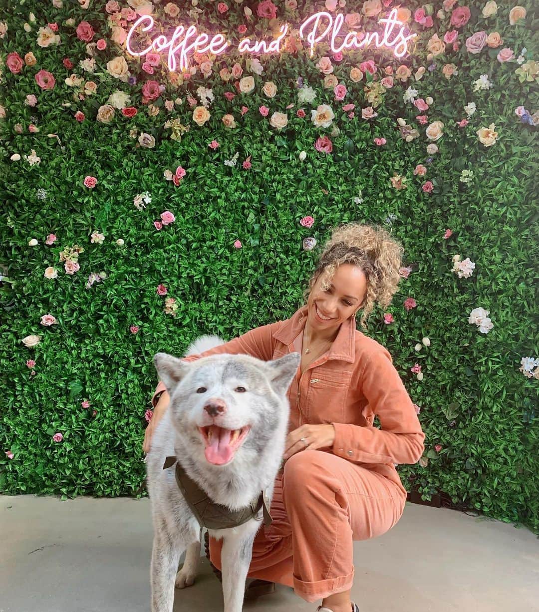 レオナ・ルイスのインスタグラム：「Made a friend today 🌸」