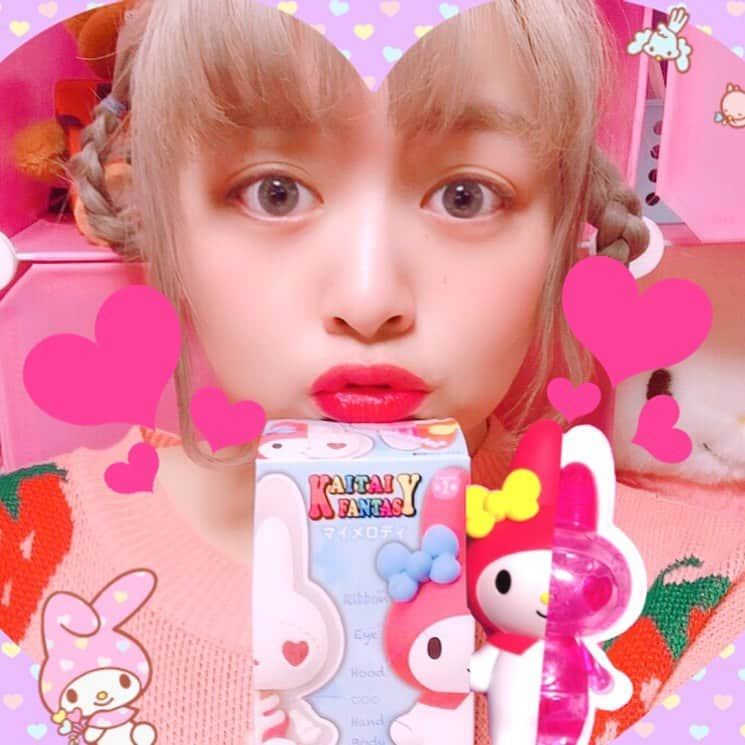 森崎アリスさんのインスタグラム写真 - (森崎アリスInstagram)「🦄🎀💖🦄🎀💖🦄🎀💖 . マイメロたん🎀キティちゃん🍎の中って どうなってるの？🥺💖 をカワイくリアル化した 「KAITAIFANTASY」が 11月下旬に発売されたときいて...🦄🎀 . . 私はピアノ推しなので お友達のマイメロたんをゲット🎀 . 第1弾はハローキティ・マイメロディ💖💖💖 SkeletonかMuscleの 2種類どちらかがランダムで入ってます💖 . . 私はイチゴ🍓が透け透けの Muscleだったよ💖💖💖 . 中身もカワイイが溢れている🥺🥺💖 skeletonもリアルさの中にもカワイイがあるよね💖 . 組み立てはめっちゃ簡単💖 swipeしてみてね💖💖 . 飾ってもめちゃめちゃかわいい💖 . みんなもやってみてね〜💖💖 . . . #KAITAIFANTASY #ハローキティ #マイメロディ#PR #解体フィギュア #pink #sanrio #mymelody #hellokitty #マイメロディグッズ #かわいい #kawaii」1月5日 13時37分 - morisaki_alice