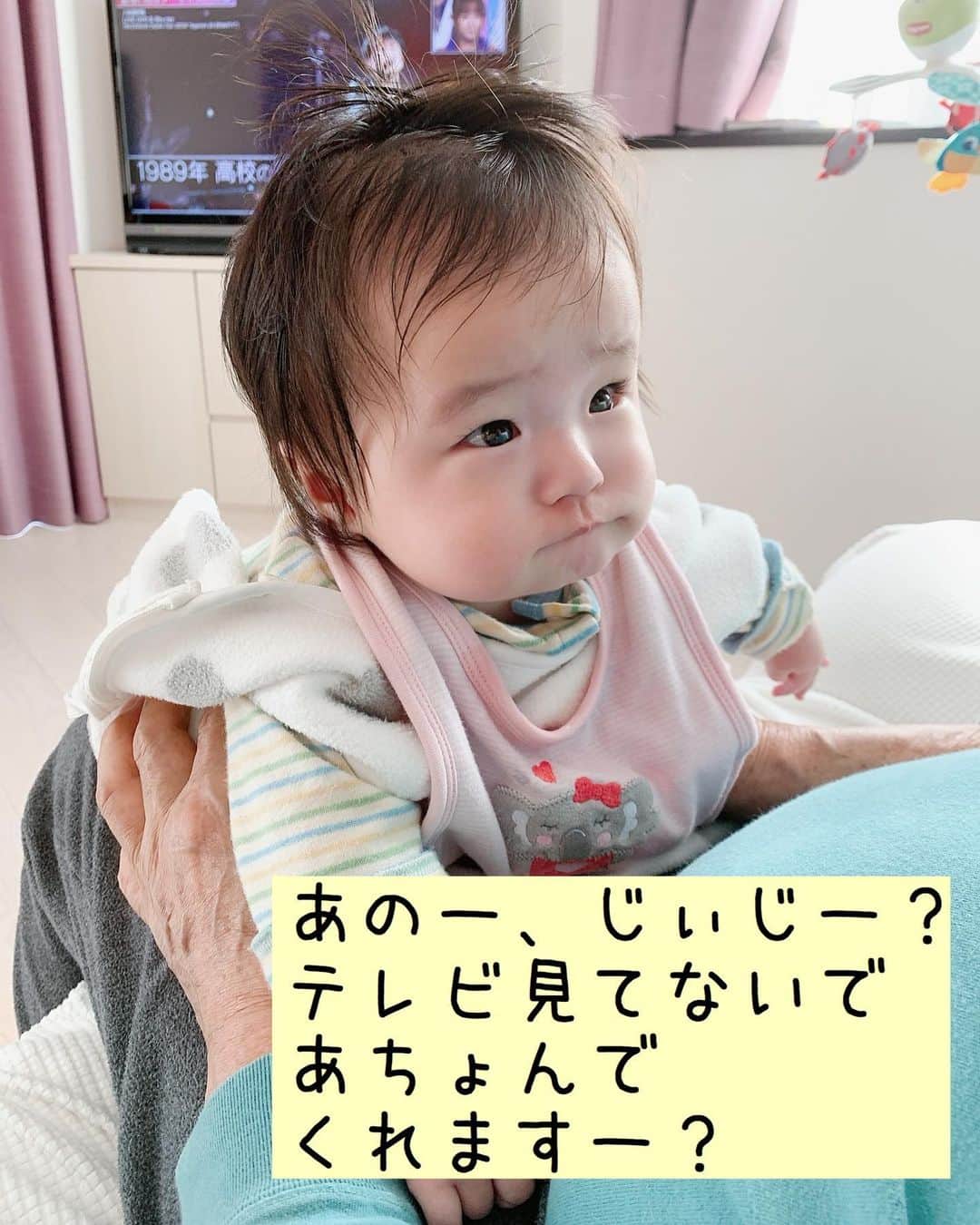 しほの涼のインスタグラム：「もうすぐ生後6ヶ月。 体力が凄まじいです。 朝の7時から21時半まで遊び倒してます。 まだずり這いも出来ないので、1人遊びが出来ず大人達が頑張ってます🤣  #生後5ヶ月#遊んでよ#遊び疲れてくれ#赤ちゃん#赤ちゃんのいる生活 #赤ちゃんのいる生活 #スマイル育児」